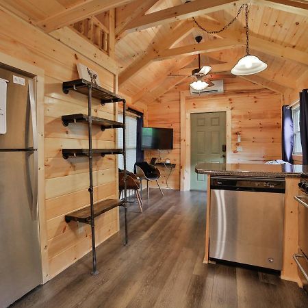 Thomas Cabin Forest Tiny Cabin With Hot Tub Чатануга Екстериор снимка