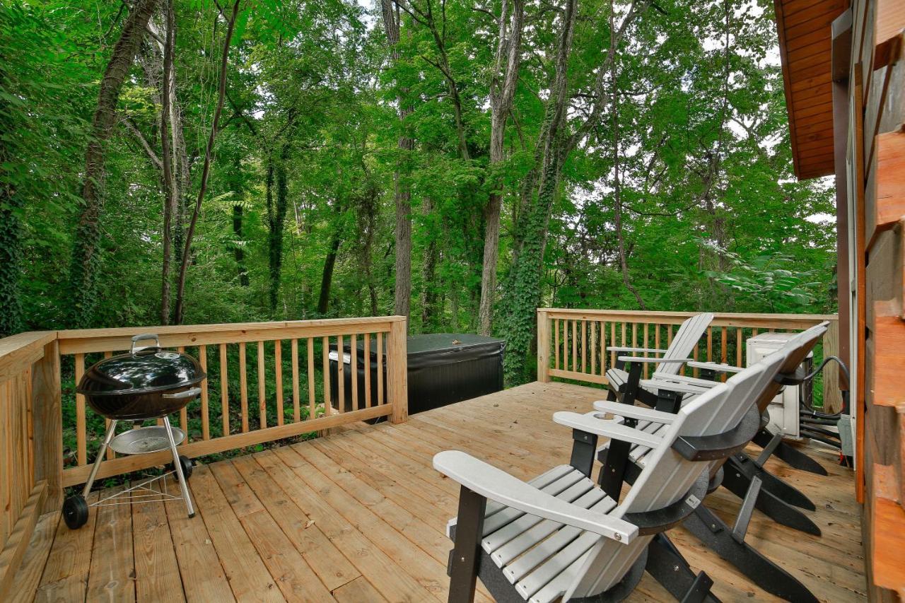 Thomas Cabin Forest Tiny Cabin With Hot Tub Чатануга Екстериор снимка