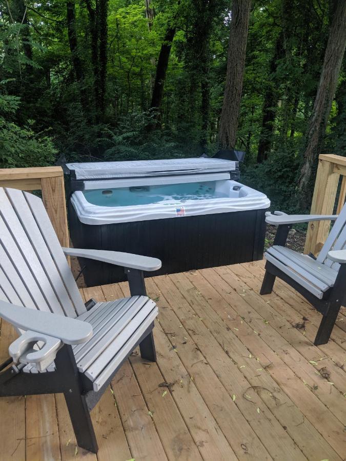 Thomas Cabin Forest Tiny Cabin With Hot Tub Чатануга Екстериор снимка