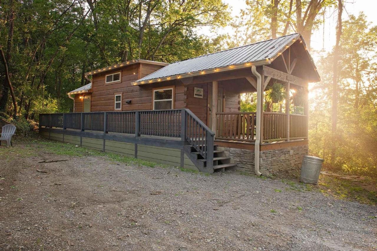 Thomas Cabin Forest Tiny Cabin With Hot Tub Чатануга Екстериор снимка