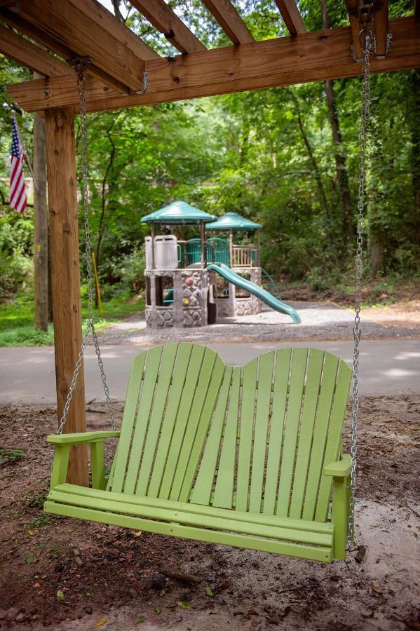 Thomas Cabin Forest Tiny Cabin With Hot Tub Чатануга Екстериор снимка