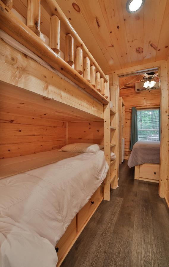 Thomas Cabin Forest Tiny Cabin With Hot Tub Чатануга Екстериор снимка